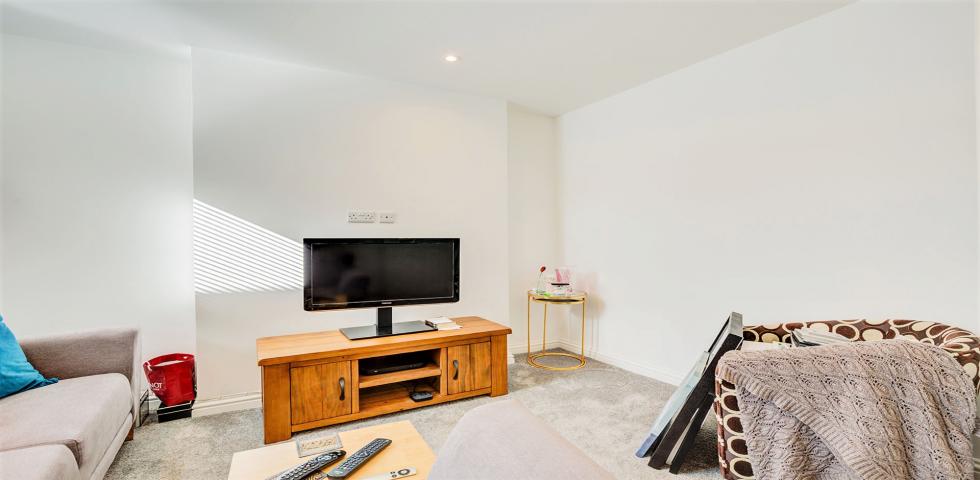 			2 Bedroom, 1 bath, 1 reception Apartment			 Sumatra Road, WEST HAMPSTEAD